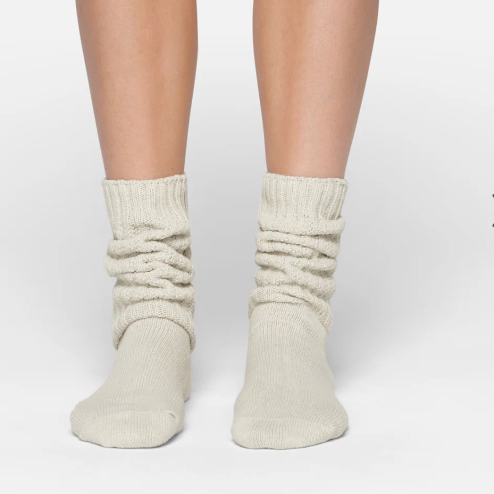 Skims slouch socks. Color bone